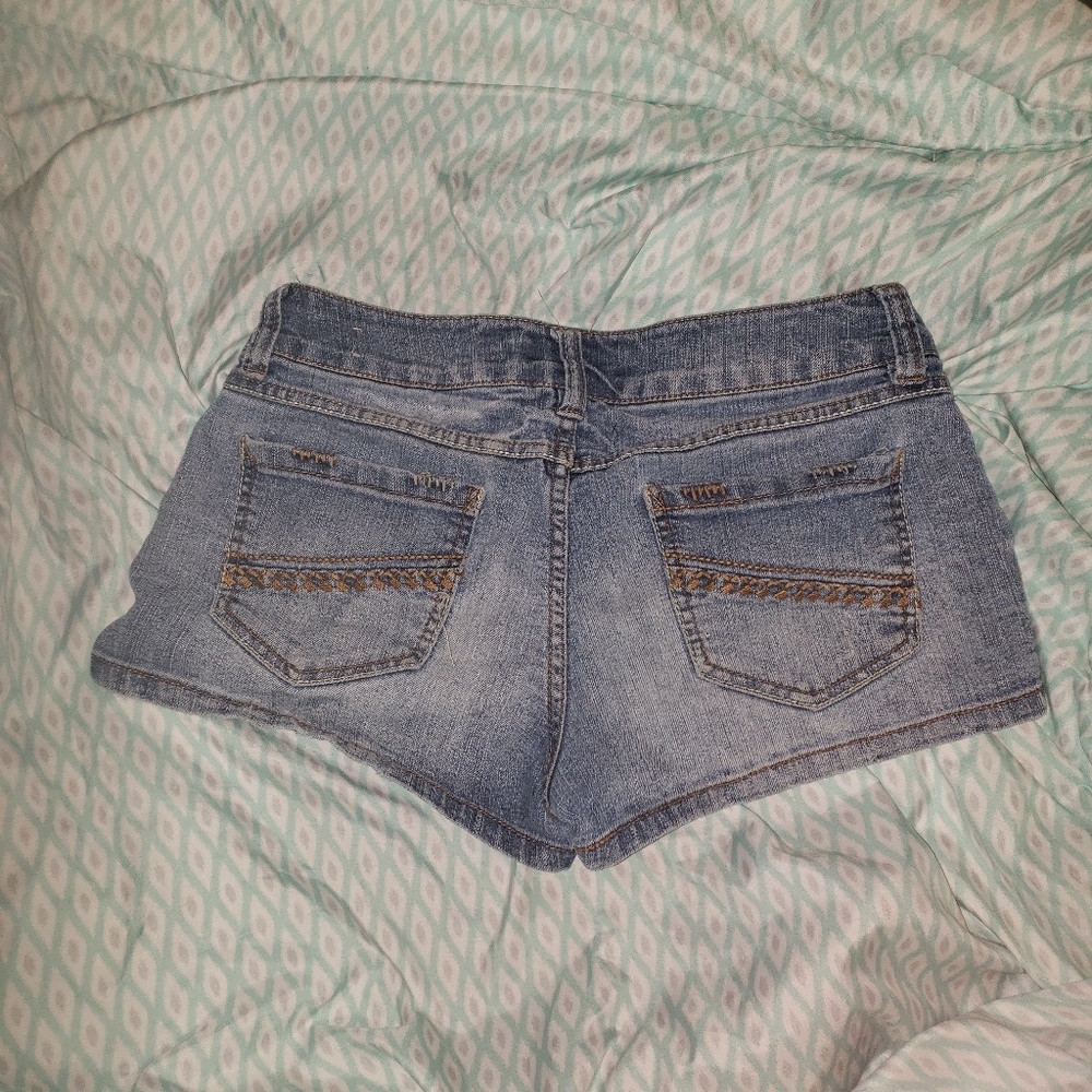 Shorts - Picture 2 of 3